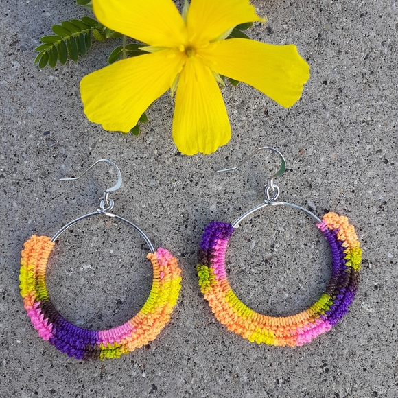 🛑SOLD🛑 Ombre Crochet Silver Hoop Earring - Picture 4 of 7